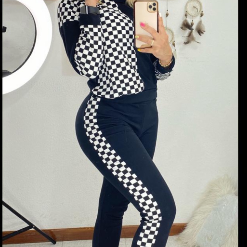 Square pattern outfit!!